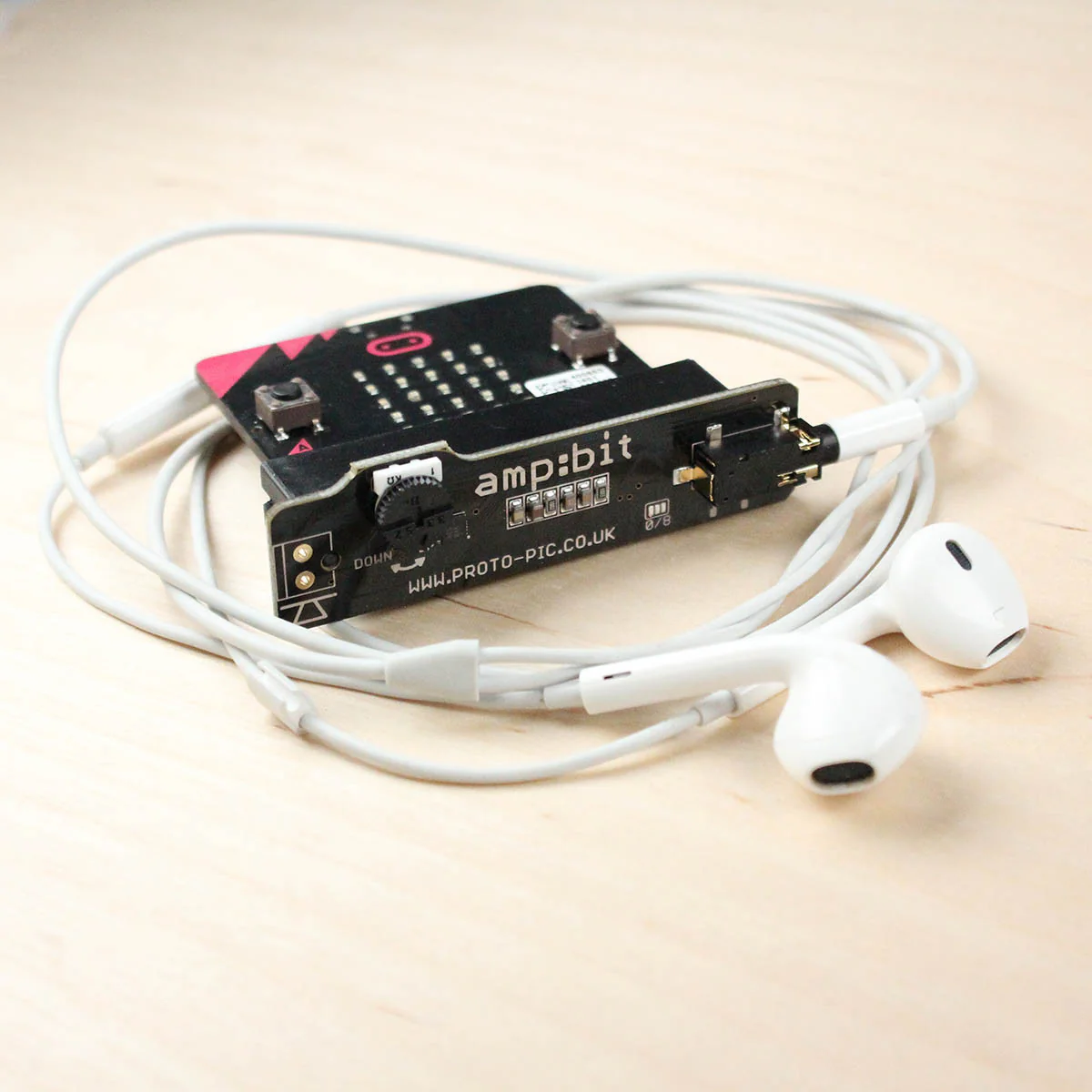 Amp:bit class D amplifier for micro:bit with headphone jack